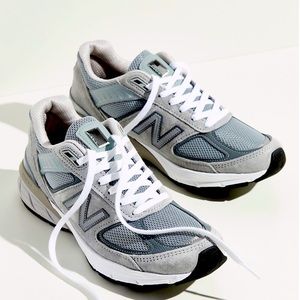 Women’s new balance 990 v5 new in box size 7.5